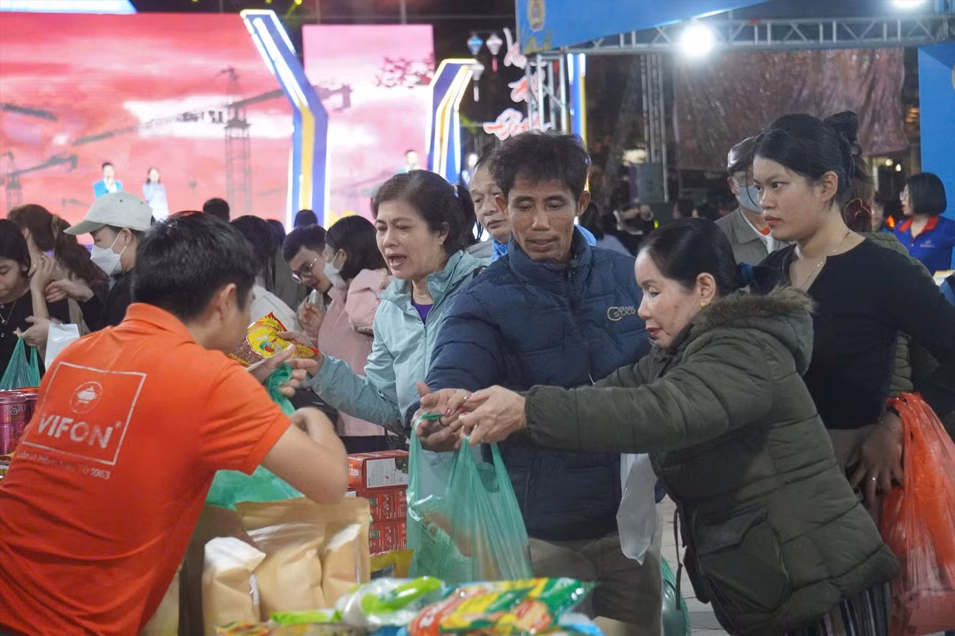 Công nhân Đà Nẵng được hỗ trợ mua sắm Tết với phiếu mua hàng miễn phí Công nhân Đà Nẵng được hỗ trợ mua sắm Tết với phiếu mua hàng miễn phí