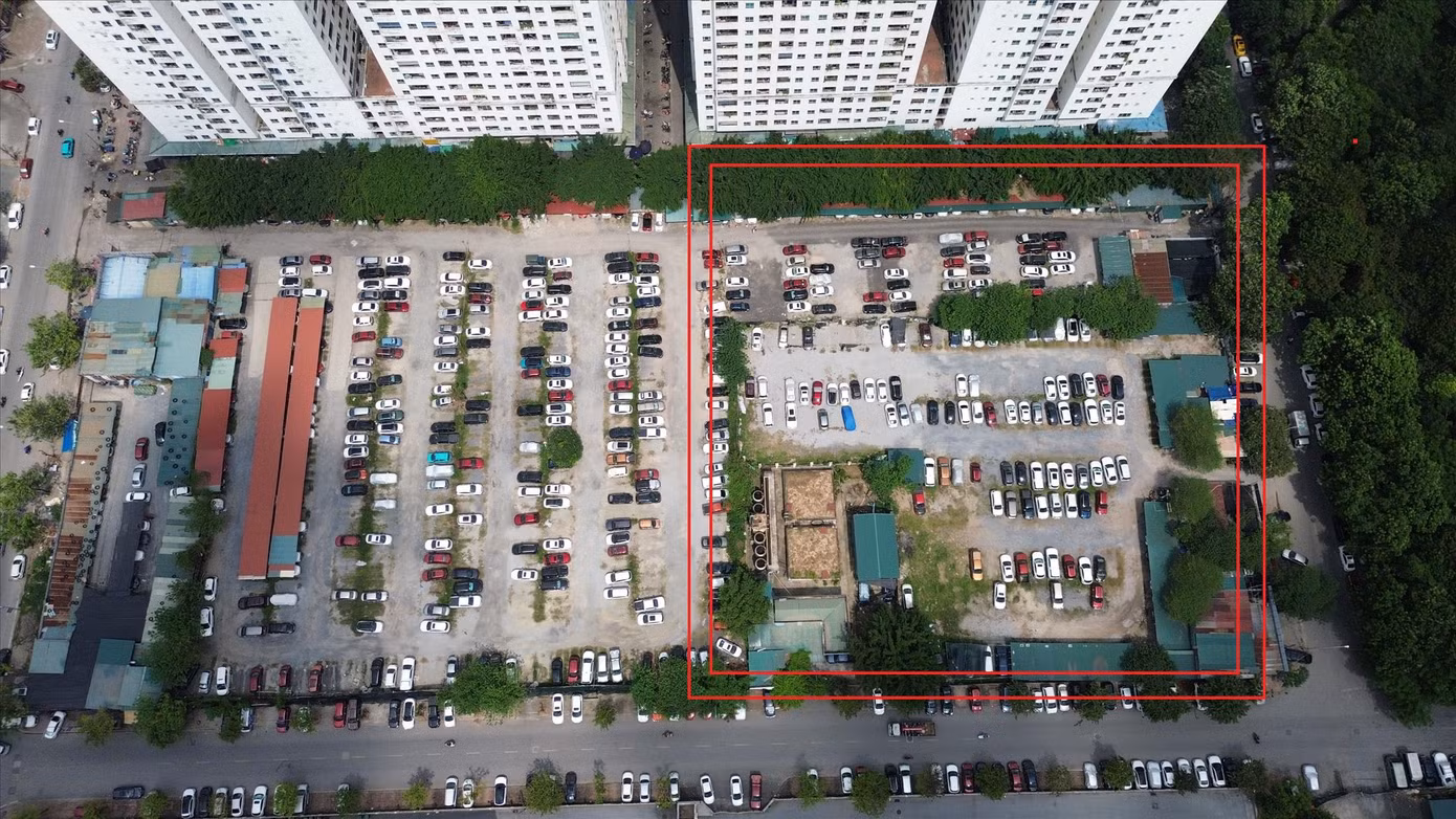 Khu vực quy hoạch bãi xe thông minh tại ô đất CC6 (ô vuông) tại Khu đô thị Linh Đàm hiện là bãi xe trái phép.