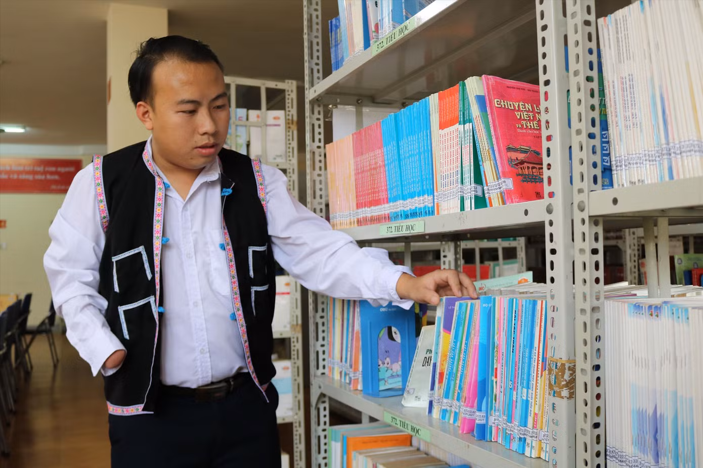 Thư viện Trường Cao đẳng Sơn La là nơi yêu thích của Vừ Trung Bay (sinh viên năm 3, khoa Ðào tạo giáo viên, Trường Cao đẳng Sơn La)