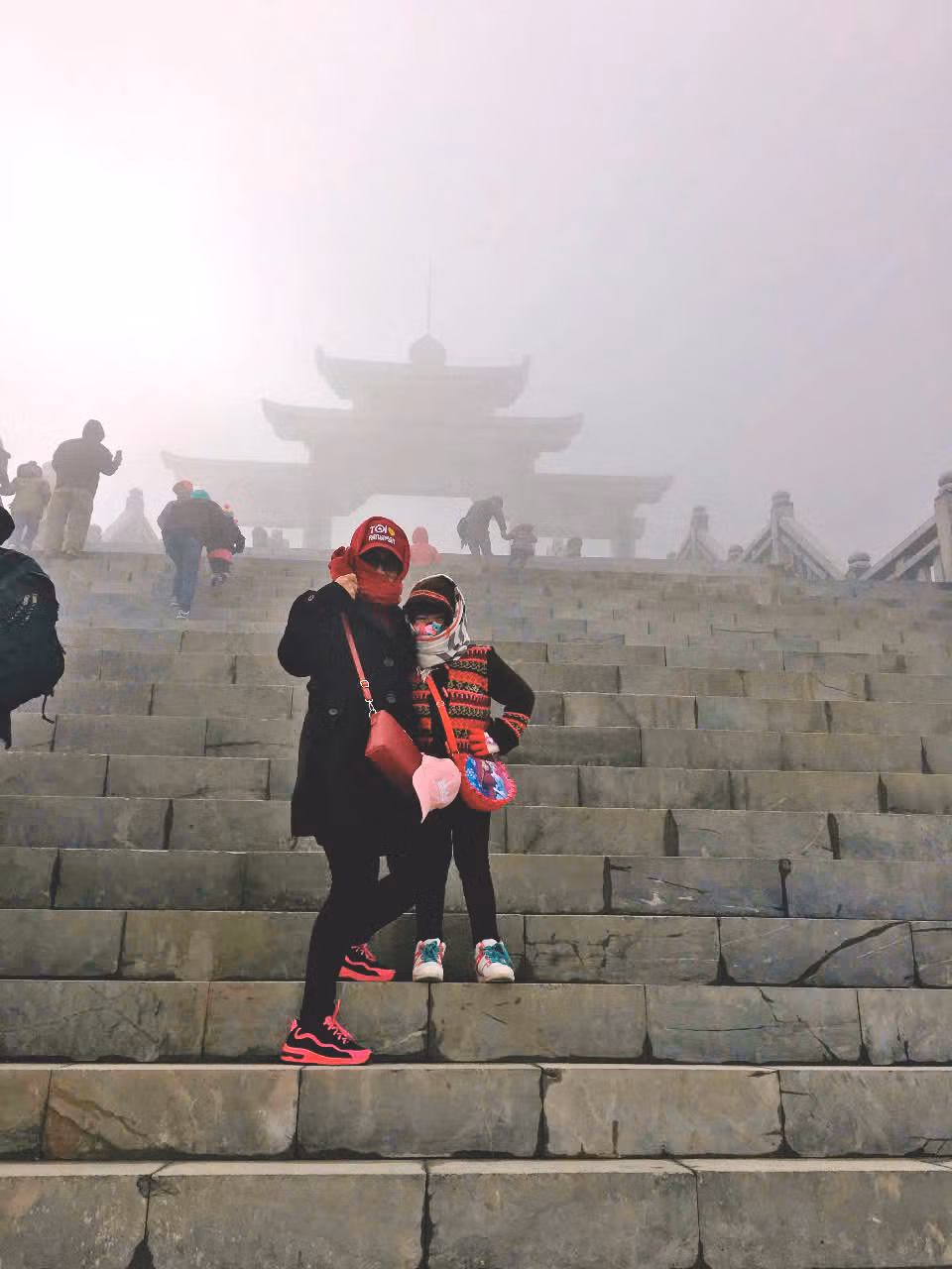 Lên đỉnh Fansipan. Ảnh: N.T