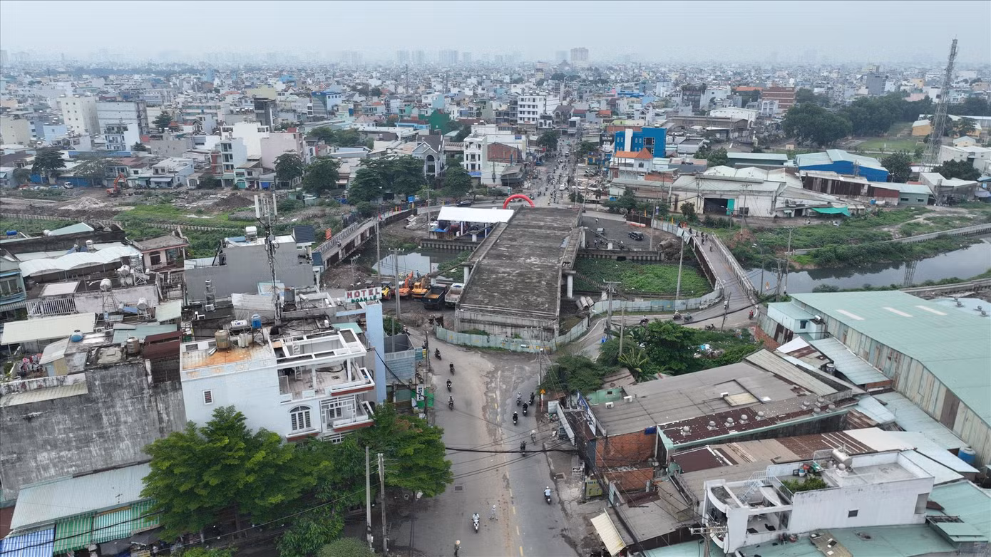 Dự án cầu Tân Kỳ Tân Quý vừa được tái thi công. Ảnh: H.H