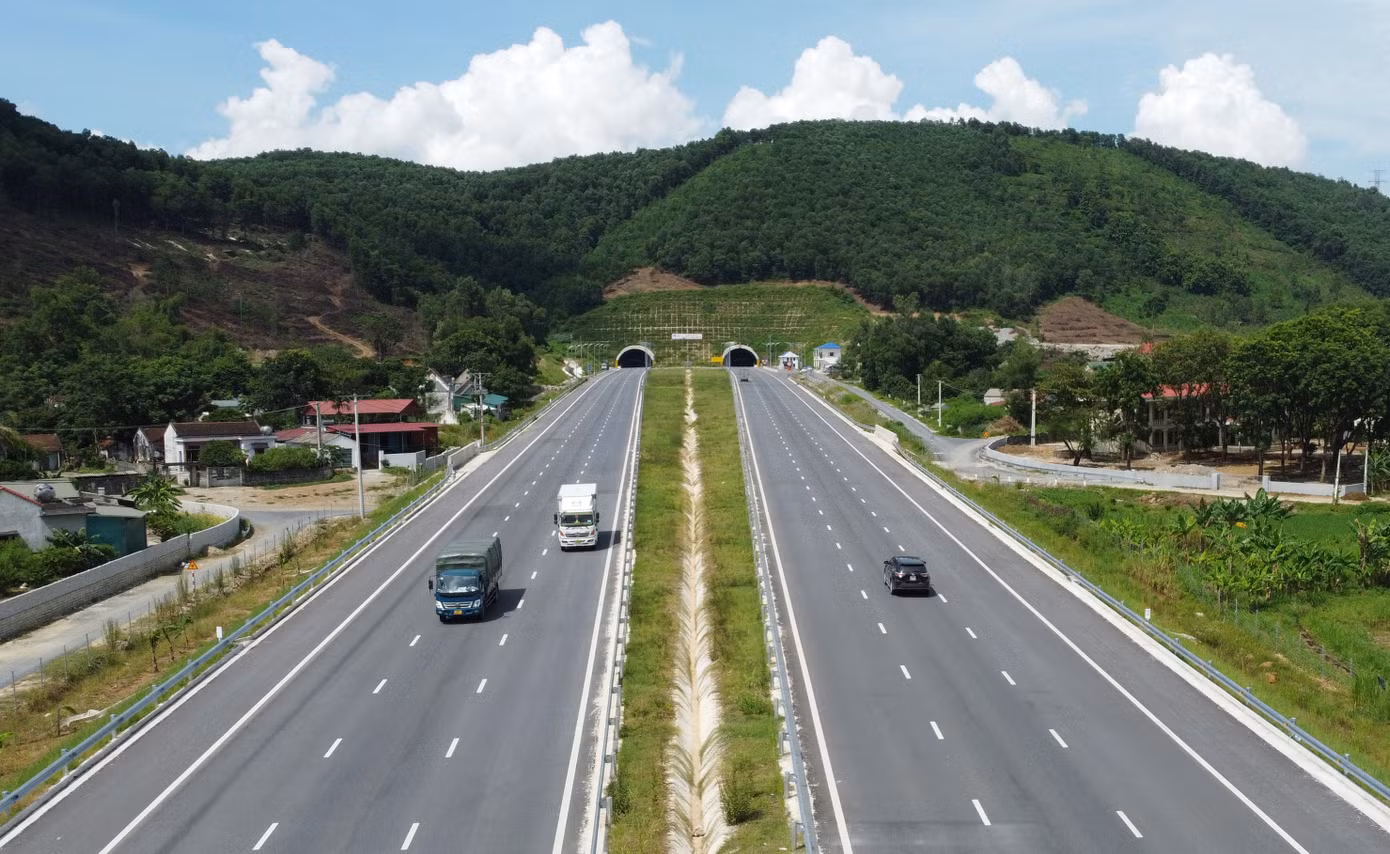 Cao tốc Mai Sơn - QL45 đoạn đi hầm qua núi Thung Thi (Hà Trung, Thanh Hóa), sau khi thông xe đã phát huy hiệu quả đầu tư