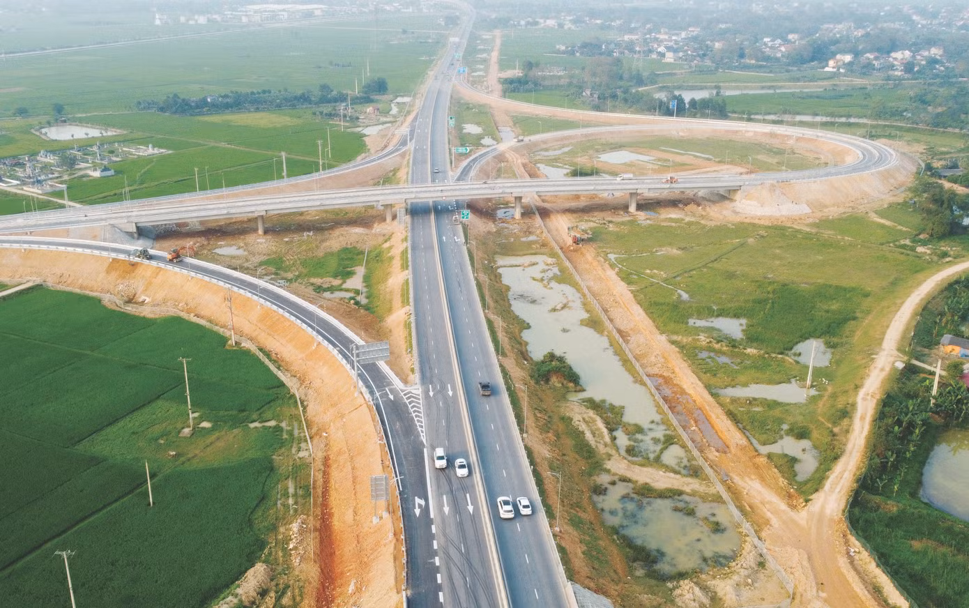 Bộ GTVT quyết tâm năm 2025 hoàn thành 3.000 km theo mục tiêu của Chính phủ. Ảnh: T.Đảng