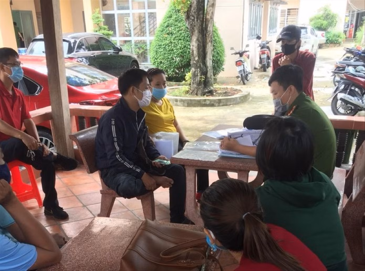 Người dân gửi đơn tố cáo Công ty TNHH Ðịa ốc VHO tại Dự án khu dân cư Vĩnh Phú 1 (giai đoạn 2)