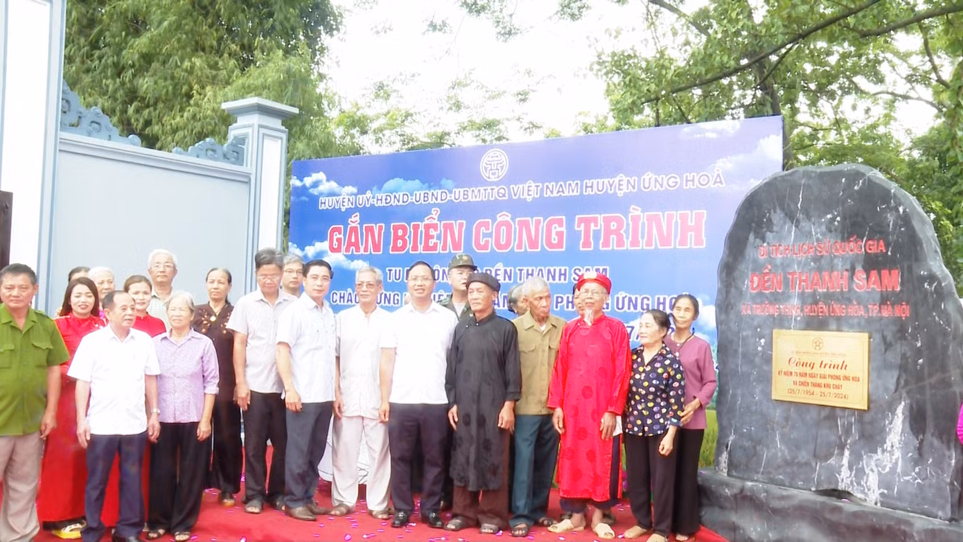 Chủ tịch UBND huyện Ứng Hòa Nguyễn Tiến Thiết dự lễ khánh thành đền Thanh Sam