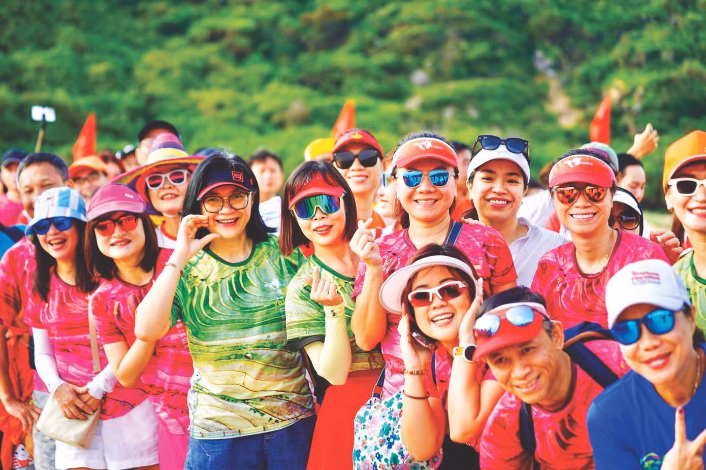 Cùng với niềm tự hào dân tộc, những cảm xúc hân hoan, hạnh phúc được cộng hưởng và lan tỏa