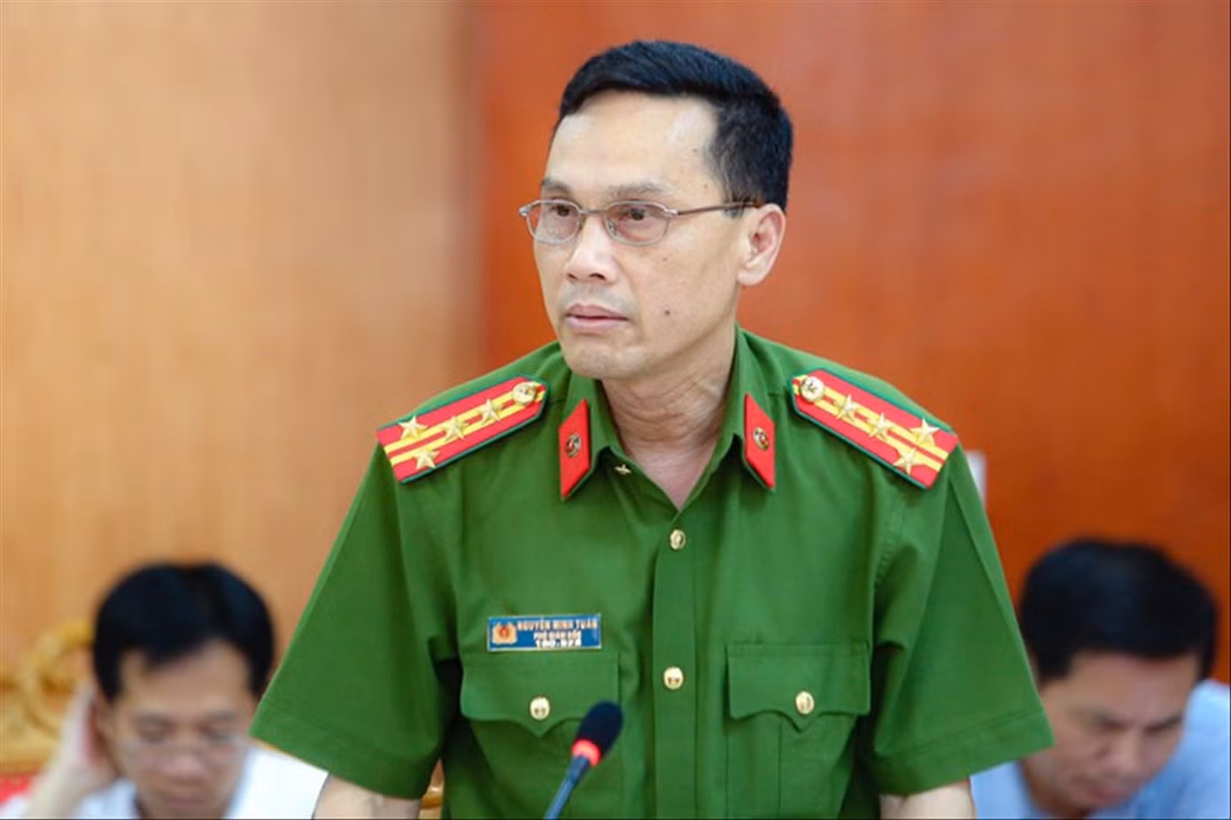 Ðại tá Nguyễn Minh Tuấn, Phó giám đốc Công an Lạng Sơn nói về điều tra mua sắm thiết bị y tế ở địa phương. Ảnh: Duy Chiến