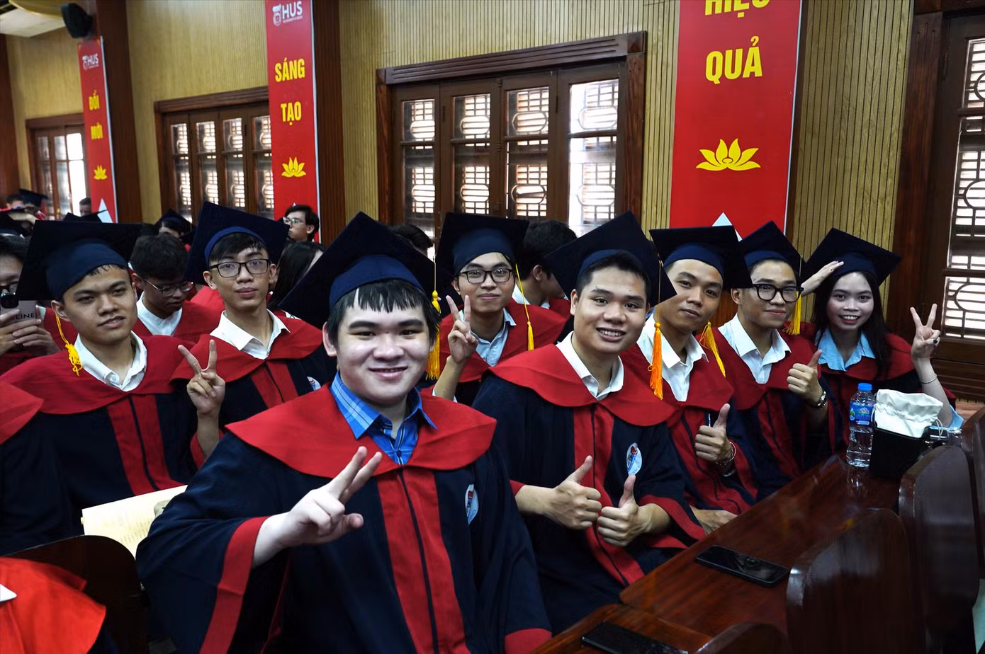 Sinh viên ĐH Quốc gia Hà Nội trong lễ tốt nghiệp. Ảnh: Hoa Ban