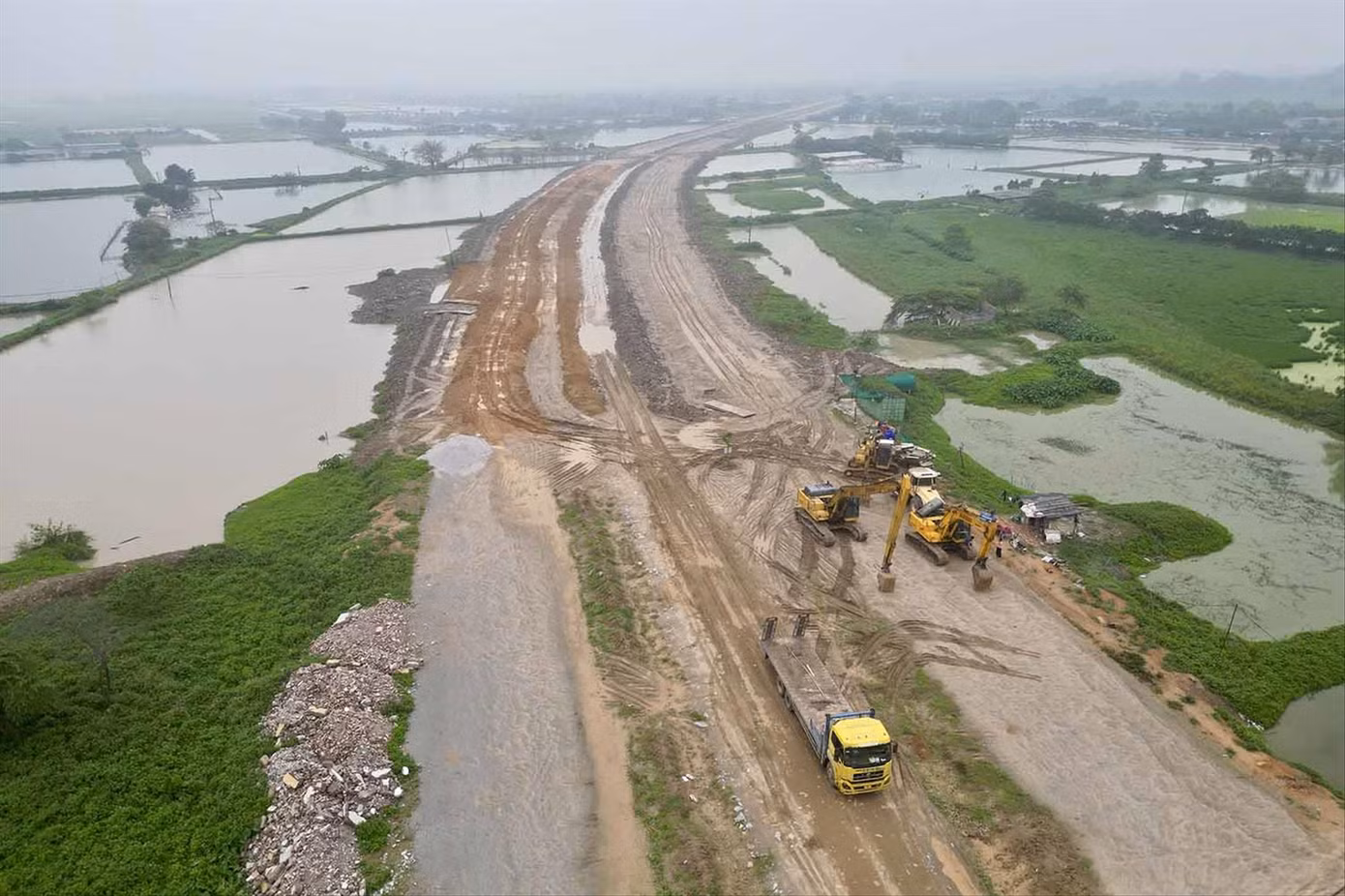 Một đoạn tuyến của dự án đường trục phía Nam đang thi công
