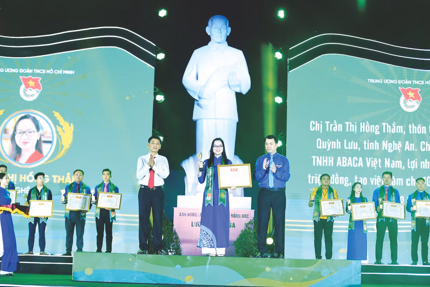 Chị Trần Thị Hồng Thắm vinh dự được T.Ư Đoàn TNCS Hồ Chí Minh trao Giải thưởng Lương Định Của năm 2023 Chị Trần Thị Hồng Thắm vinh dự được T.Ư Đoàn TNCS Hồ Chí Minh trao Giải thưởng Lương Định Của năm 2023