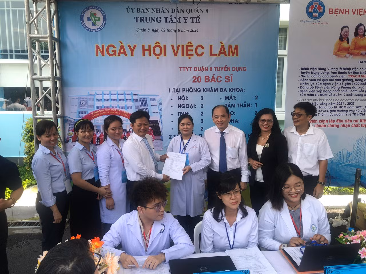 Ngày hội việc làm lần thứ 2 các cơ sở y tế đã tuyển được 143 bác sĩ