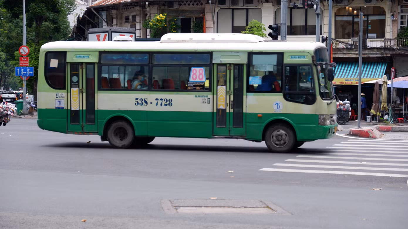 Xe buýt ở TPHCM hầu hết có kích thước không phù hợp với hạ tầng giao thông.