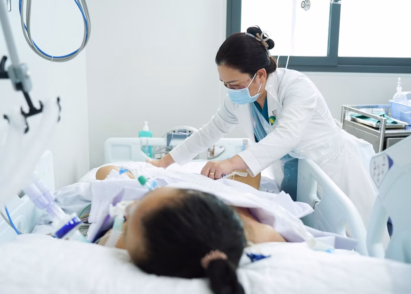 Bệnh nhân bị viêm não tự miễn tại Bệnh viện Chợ Rẫy đang phải tự mua thuốc IVIG với chi phí đắt đỏ