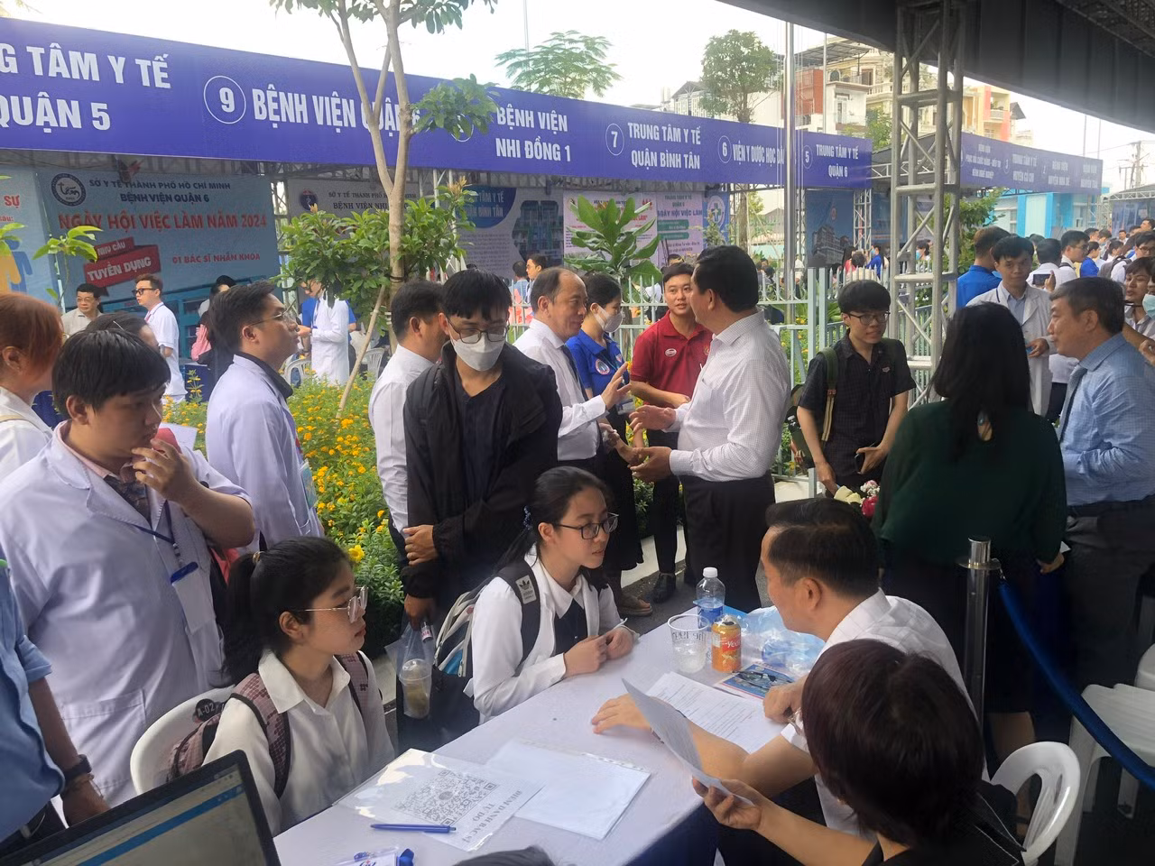 Đây là lần thứ 2, Sở Y tế TPHCM tổ chức ngày hội việc làm để kết nối bác sĩ trẻ mới được cấp chứng chỉ hành nghề với các cơ sở y tế