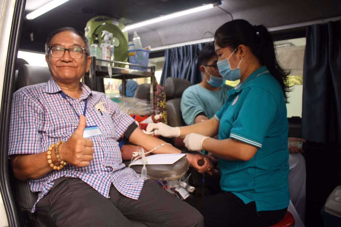 Ông Trần Ngọc Châm sẵn sàng cho đi những giọt máu đào của mình bất kể tuổi tác Ông Trần Ngọc Châm sẵn sàng cho đi những giọt máu đào của mình bất kể tuổi tác