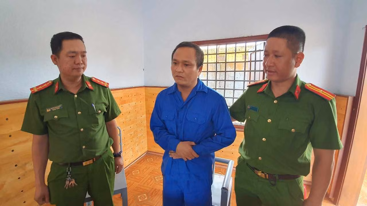 Đối tượng Phạm Thế Uyên tại cơ quan công an