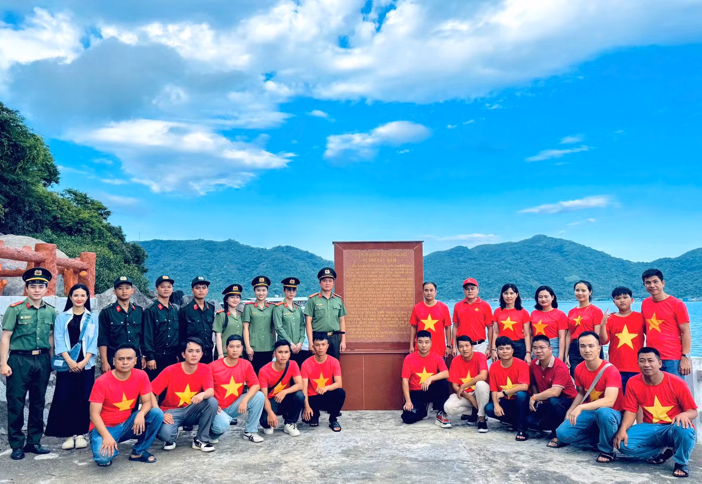 Hành trình về nguồn của tuổi trẻ công an