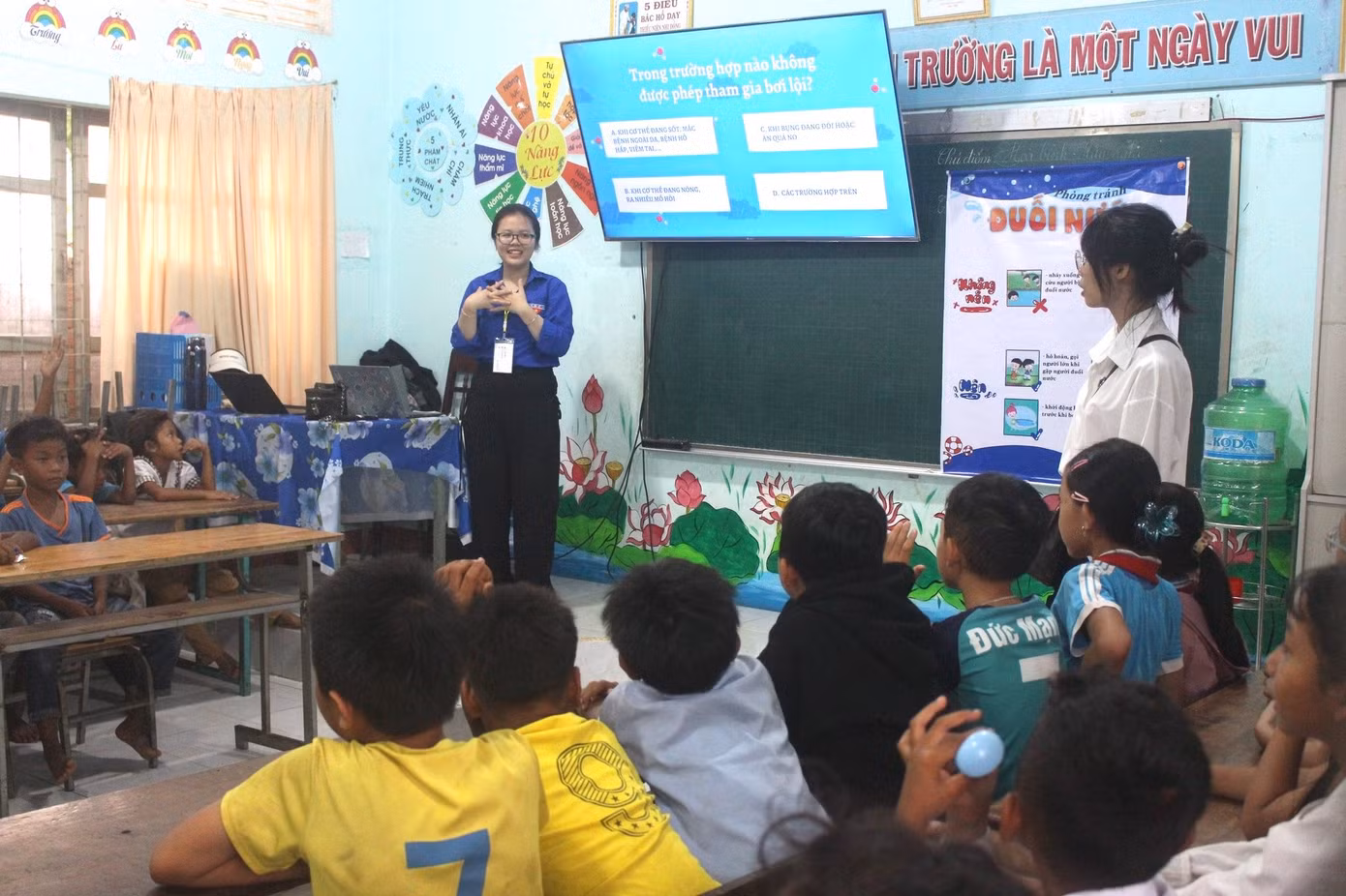 Qua đó, tạo môi trường thiện nguyện, đưa các bạn sinh viên đến gần với cuộc sống của các hộ gia đình vùng sâu vùng xa.