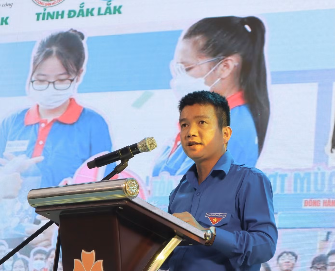 Anh Trần Doãn Tới - Phó Bí thư Tỉnh Đoàn phát biểu tại chương trình