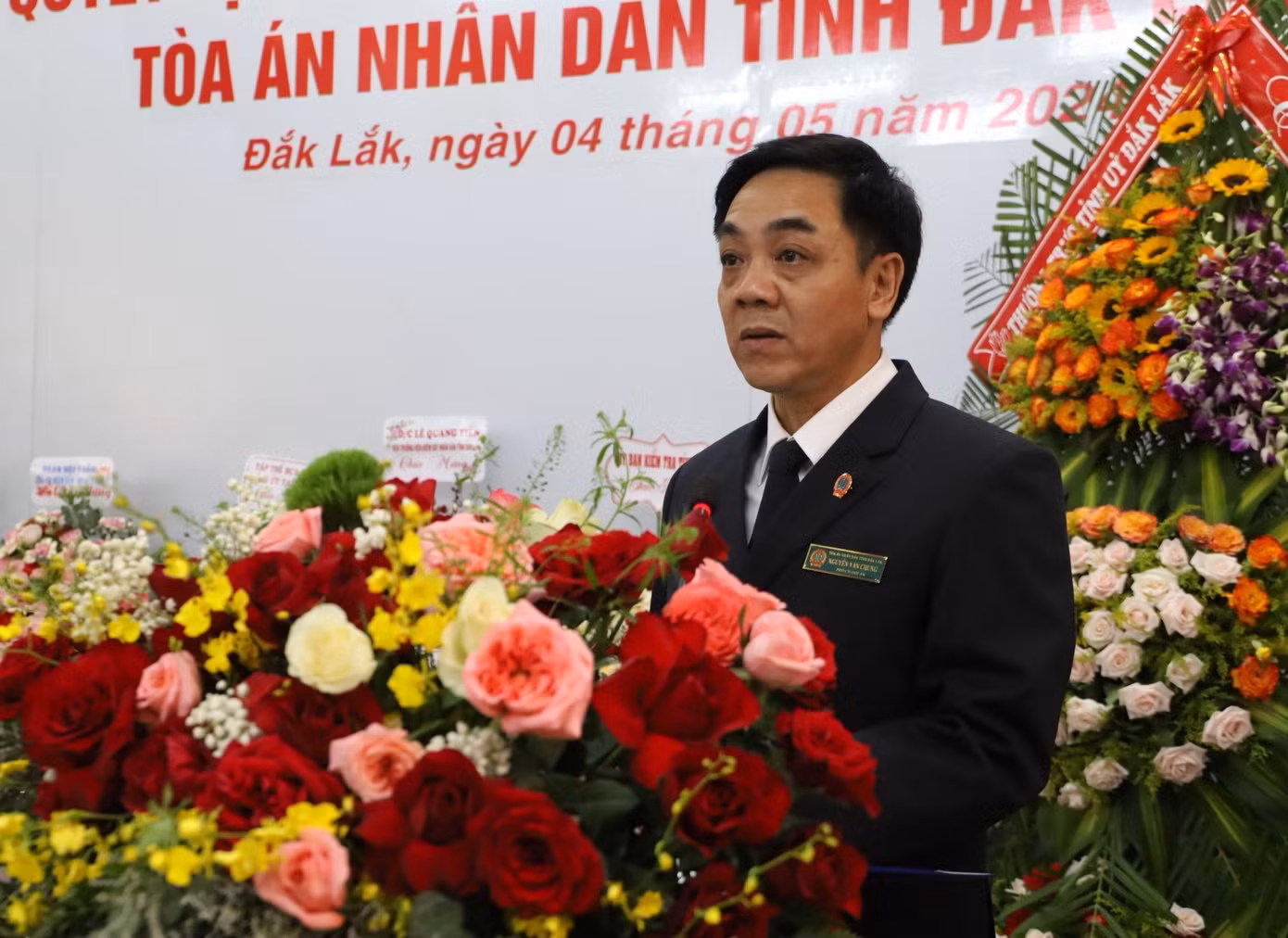 Tân Chánh án Tòa án nhân dân tỉnh Đắk Lắk Nguyễn Văn Chung phát biểu nhận nhiệm vụ.