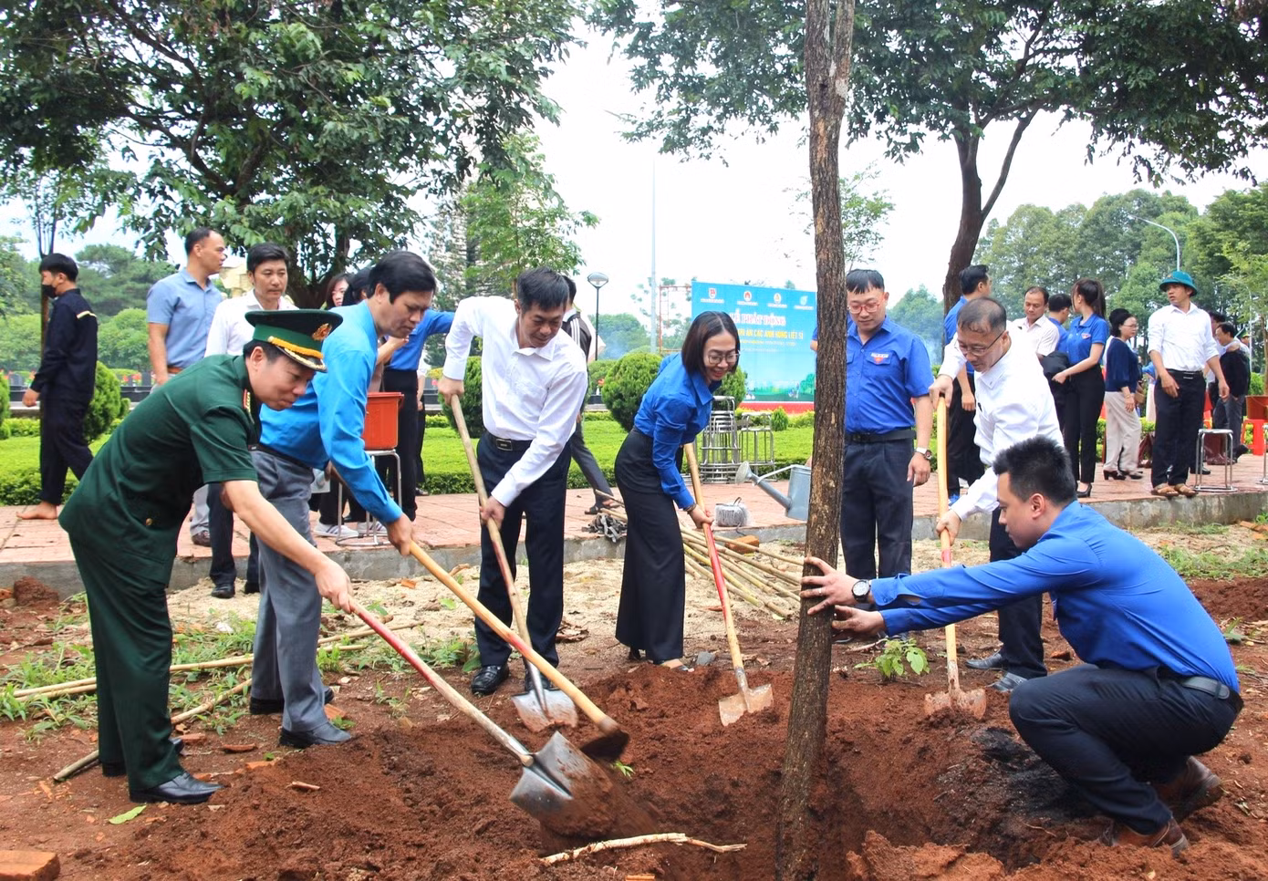 Các đơn vị tham gia trồng cây xanh tại chương trình