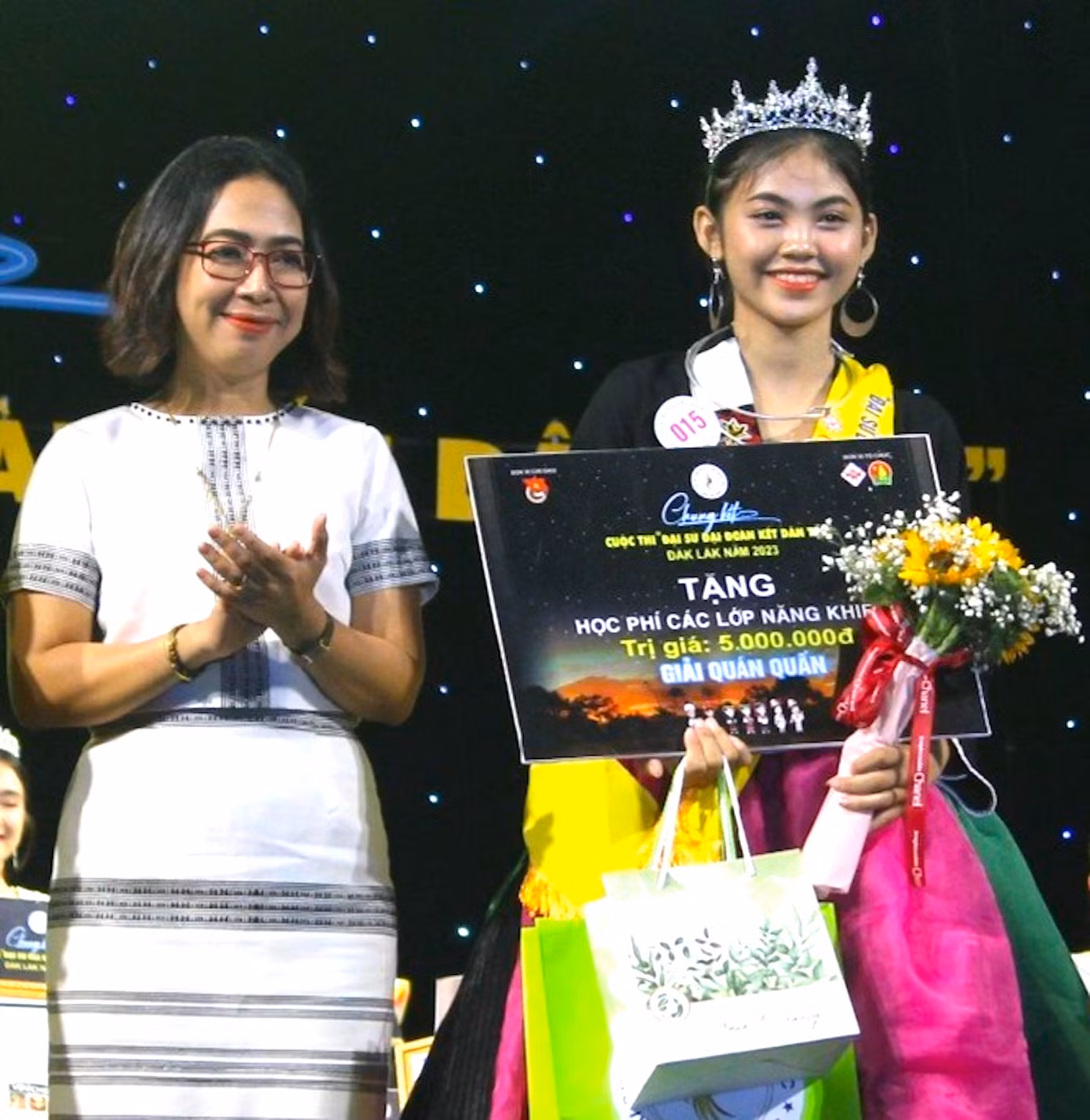 Thí sinh Lê Hoàng Phương đoạt giải quán quân cuộc thi Thí sinh Lê Hoàng Phương đoạt giải quán quân cuộc thi