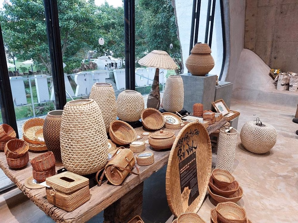 Sản phẩm mây, tre đan của làng nghề Phú Vinh
