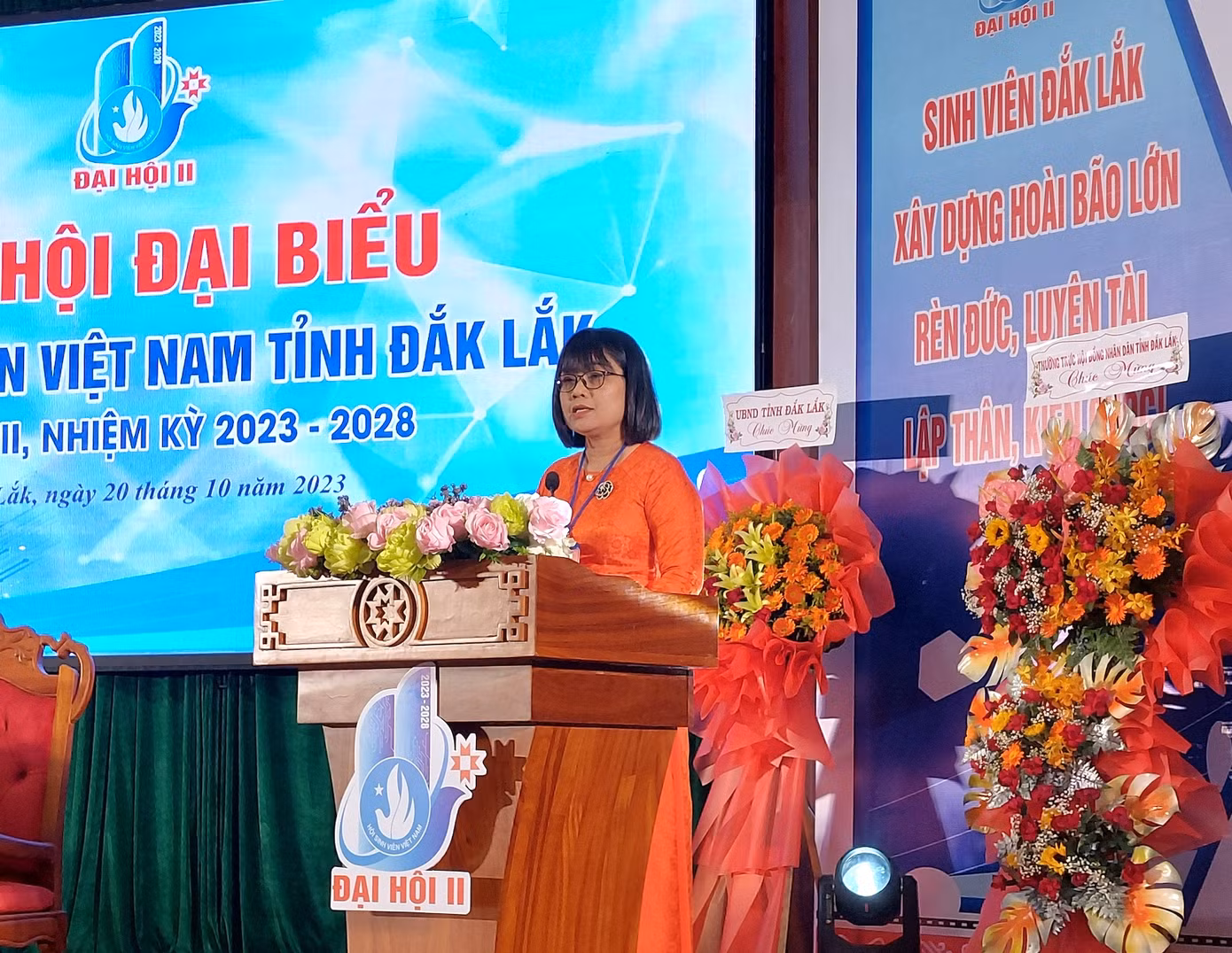 Bà H Yim - Phó Chủ tịch UBND tỉnh Đắk Lắk phát biểu tại đại hội