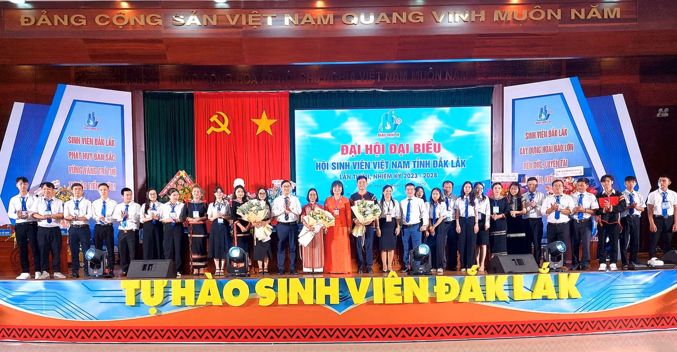 Ban chấp hành Hội sinh viên Việt Nam tỉnh Đắk Lắk khoá II ra mắt.
