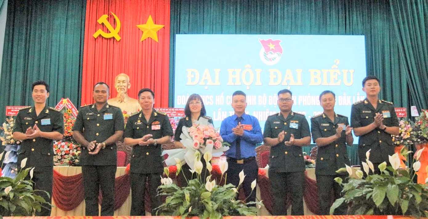 Ra mắt Đoàn đại biểu đi dự đại hội Đoàn cấp trên