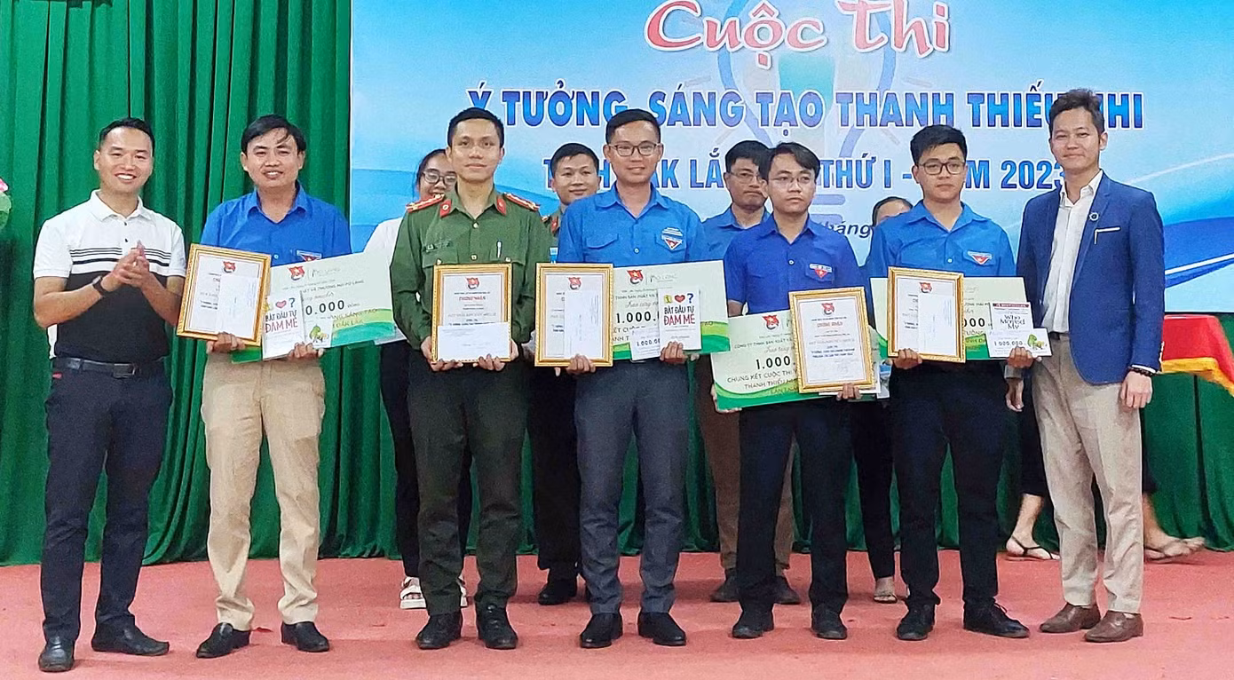 Các tác giả đoạt giải khuyến khích Các tác giả đoạt giải khuyến khích