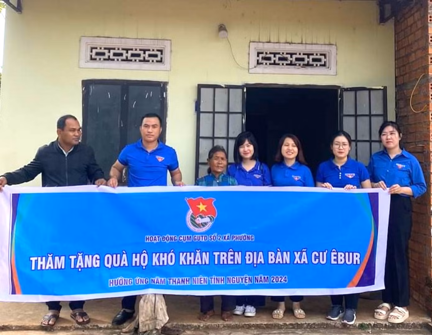Thành Đoàn đồng loạt ra quân các đội hình Thanh niên tình nguyện tại 6 điểm với các hoạt động: trồng và chăm sóc cây xanh; thăm tặng quà các hộ gia đình chính sách, khó khăn; tổ chức hoạt động vui Tết và tặng quà tại Trung tâm Vi nhân, … Các hoạt động thu hút hơn 300 đoàn viên thanh thiếu niên.