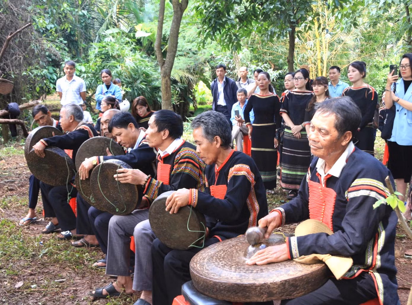 Xã Cư Suê (huyện Cư M’gar, tỉnh Đắk Lắk) là nơi sinh sống của 5 dân tộc anh em, trong đó có 4 buôn đồng bào dân tộc Ê Đê.
