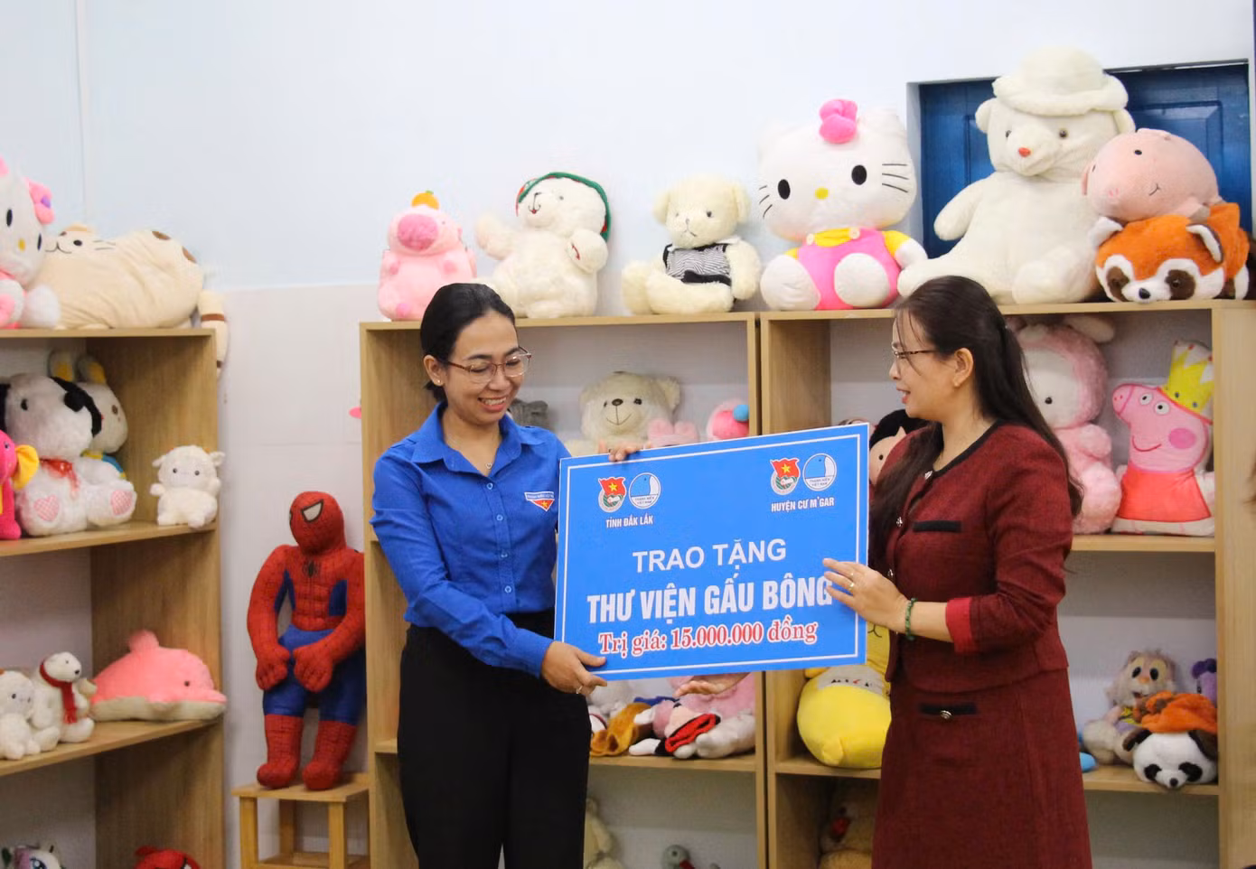 Chương trình diễn ra với nhiều hoạt động ý nghĩa như: Khám bệnh, cấp phát thuốc khoảng 300 người dân; Trao tặng 2 nhà nhân ái; 1 công trình thắp sáng đường quê với chiều dài 1km, 1 thư viện gấu bông; 1 công trình số hóa khu di tích lịch sử Buôn căn cứ cách mạng.