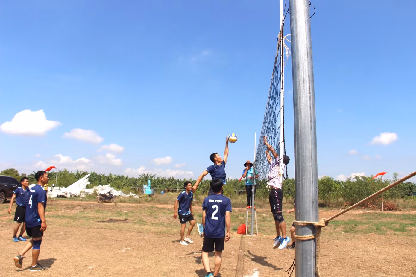 Các đoàn viên, công nhân, lao động tham gia giao lưu thể thao Các đoàn viên, công nhân, lao động tham gia giao lưu thể thao