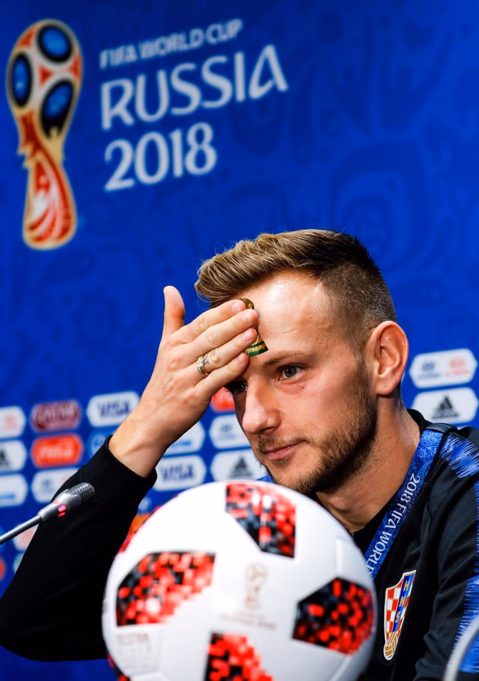 Vô địch World Cup, ngôi sao Croatia sẽ xăm cúp vàng lên trán ảnh 1