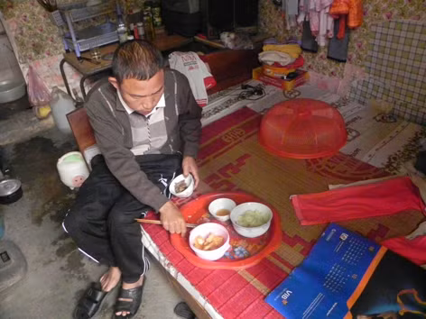 Bữa cơm đạm bạc của bệnh nhân xóm chạy thận