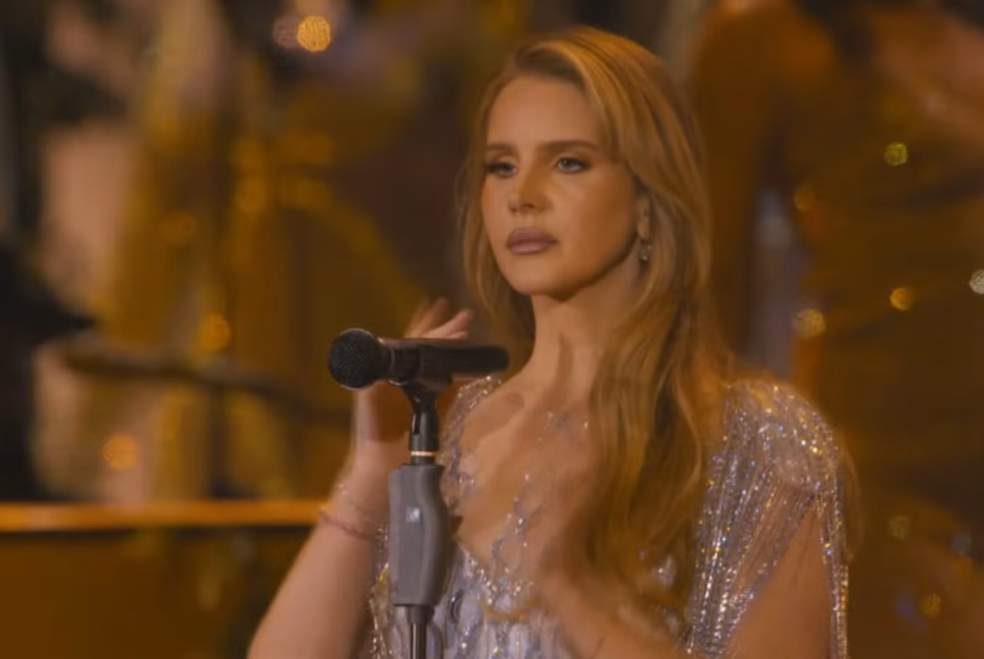 Giọng hát live của Lana Del Rey khiến một bộ phận khán giả thất vọng.