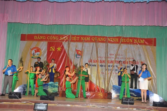 Sôi nổi hoạt động mừng sinh nhật Đoàn ảnh 1