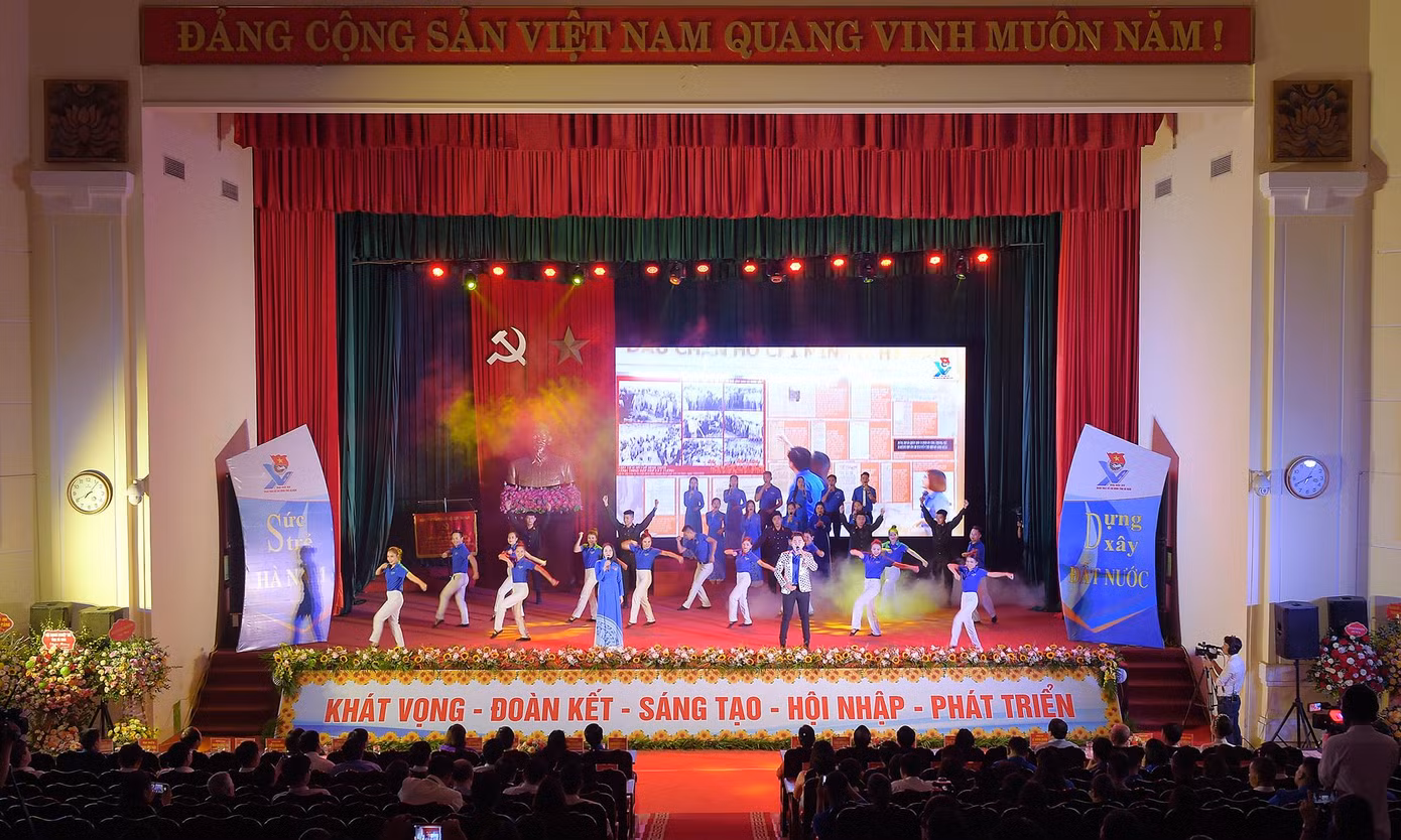 Văn nghệ khai mạc phiên trọng thể Đại hội đại biểu Đoàn TNCS Hồ Chí Minh tỉnh Hà Nam lần thứ XV. Ảnh: Xuân Tùng