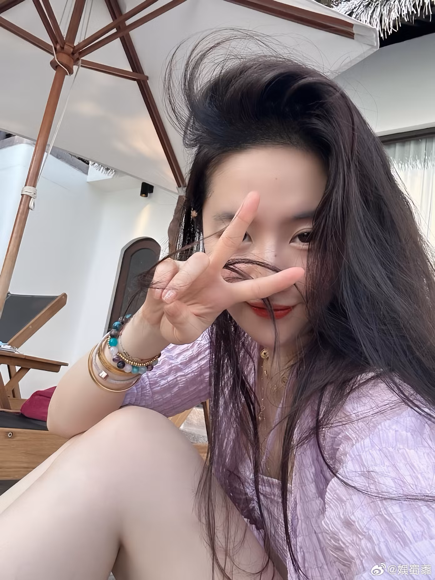 Tại Trung Quốc, Lưu Diệc Phi là biểu tượng của sắc đẹp tự nhiên. Thậm chí, tên của cô còn trở thành tính từ để chỉ vẻ đẹp nổi bật.