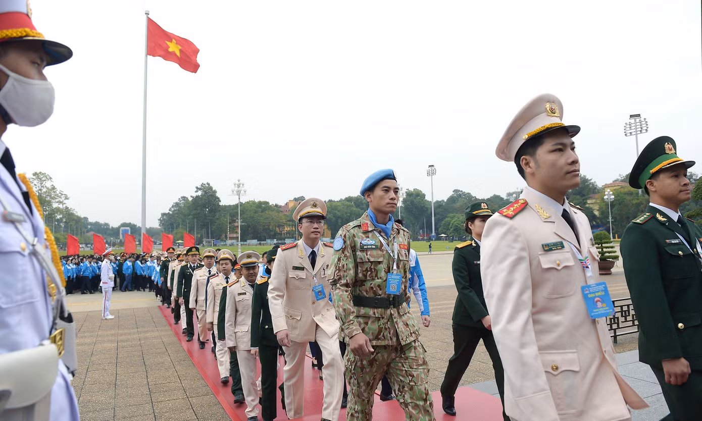 980 đại biểu tham dự Đại hội đại biểu toàn quốc Đoàn TNCS Hồ Chí Minh lần thứ XII vào Lăng viếng Chủ tịch Hồ Chí Minh 980 đại biểu tham dự Đại hội đại biểu toàn quốc Đoàn TNCS Hồ Chí Minh lần thứ XII vào Lăng viếng Chủ tịch Hồ Chí Minh