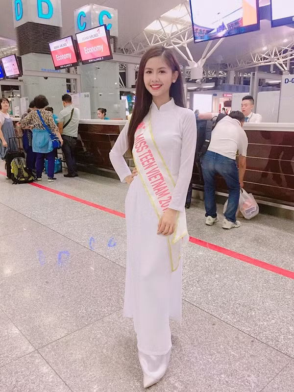 'Hot girl chân khoèo' bất ngờ tìm thấy 'chị em thất lạc' ảnh 1