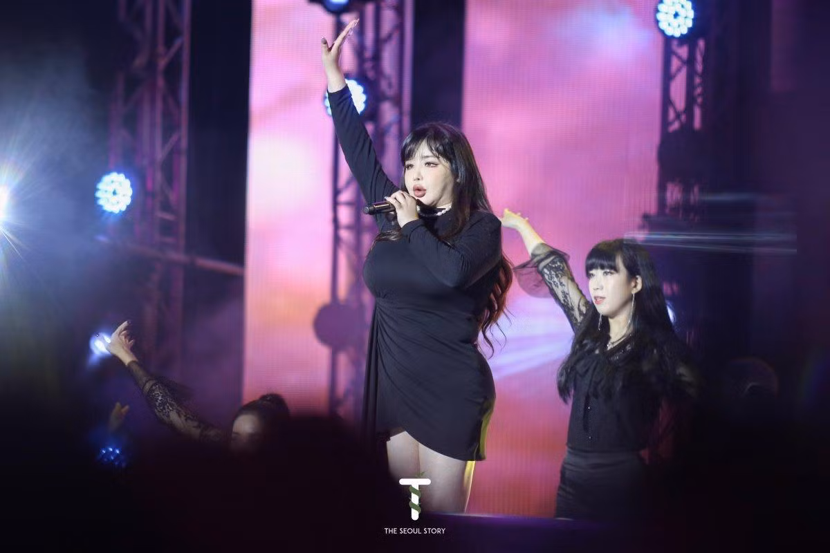 Park Bom tăng cân bất thường khiến fan lo lắng. Ảnh: AllKpop.