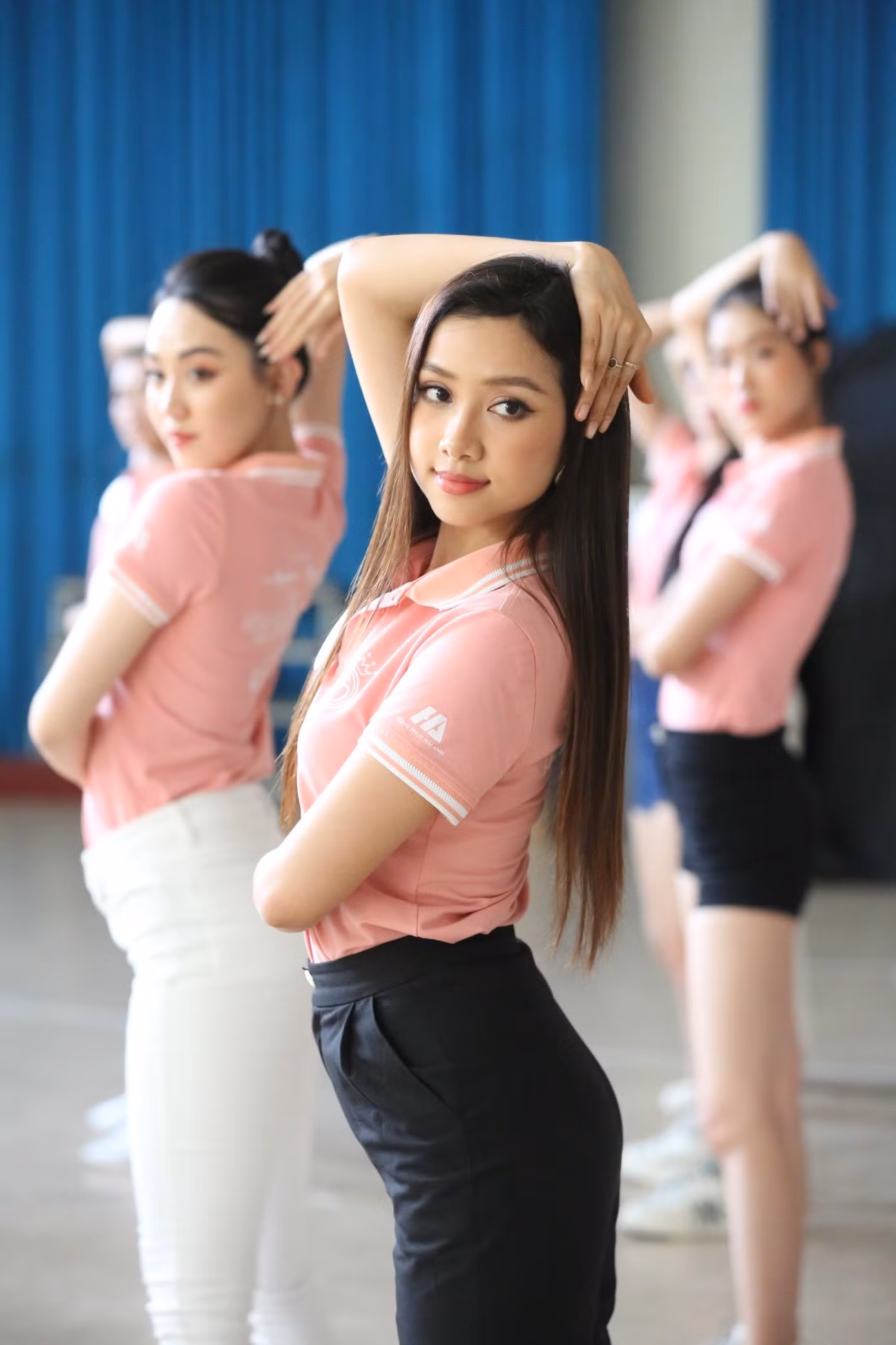 Các cô gái tự tin, căn chỉnh từ nhịp thật nhuần nhuyễn để tỏa sáng vào đêm chung kết.