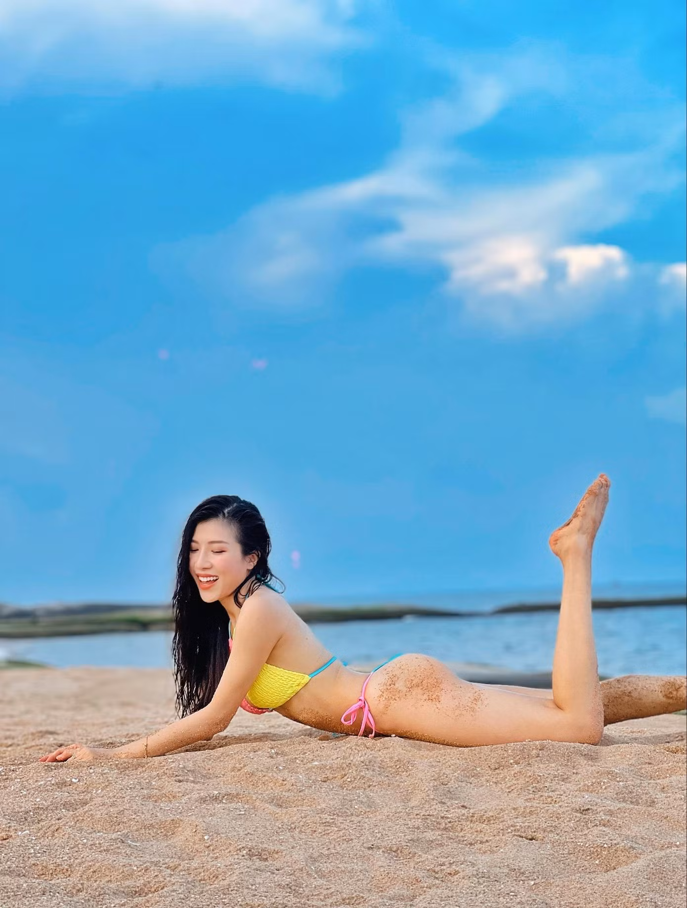 Trang Pháp sinh năm 1989, tên thật là Nguyễn Thùy Trang, quê Hà Nội. Cô hoạt động trong nhiều vai trò như: diễn viên, ca sĩ, nhạc sĩ. Năm 17 tuổi, cô gây chú ý khi đảm nhận vai Thảo Uyên xấu tính trong sitcom đình đám Nhật ký Vàng Anh.