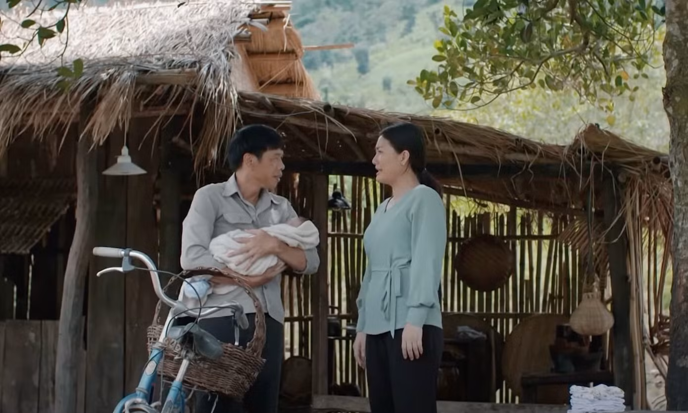 Hồng đặt tên cho con gái nuôi của Mô là Hạt Dẻ. Ảnh: CMH.