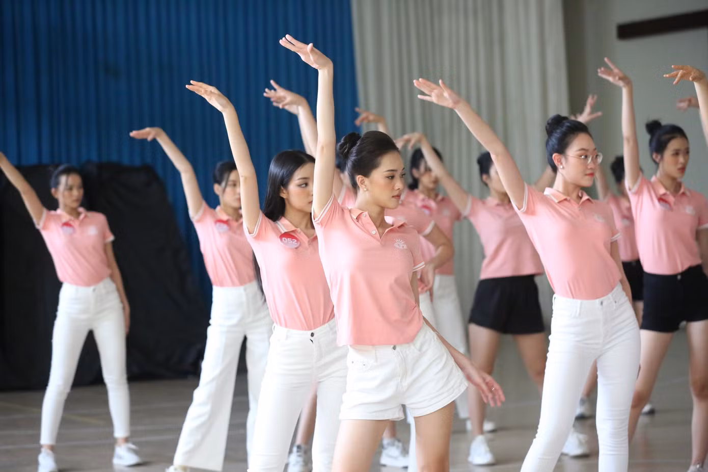 Còn ít ngày nữa đêm chung kết cuộc thi Hoa hậu Việt Nam 2022 sẽ diễn ra, top 35 thí sinh chăm chỉ luyện tập, chuẩn bị “cháy” hết mình trên sân khấu.