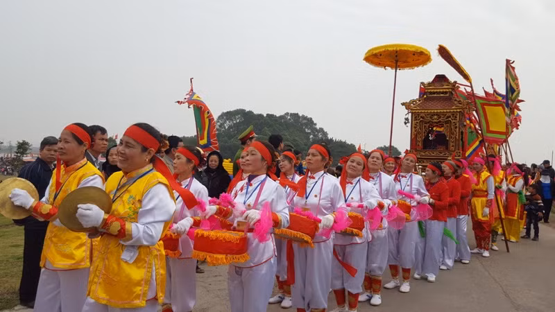 Hàng vạn người dự đám rước lễ hội Thủy tổ dân tộc ảnh 1