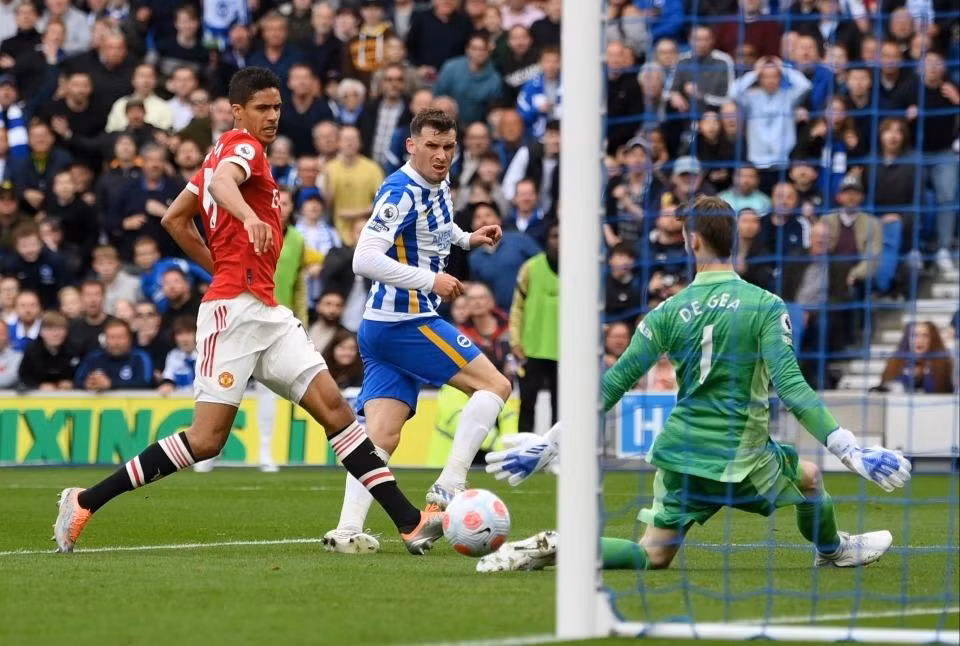 Các cầu thủ Brighton ghi bàn như chỗ không người.